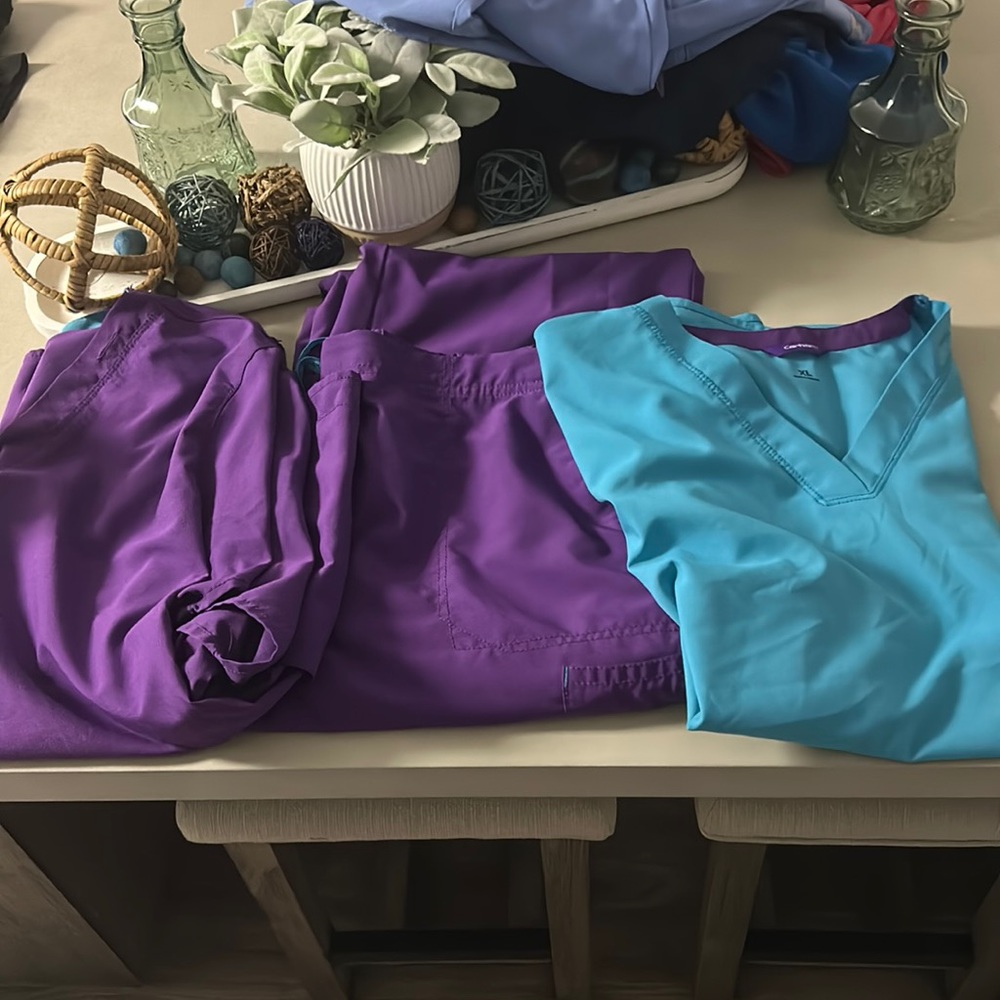 carhartt scrub set (with extra top)